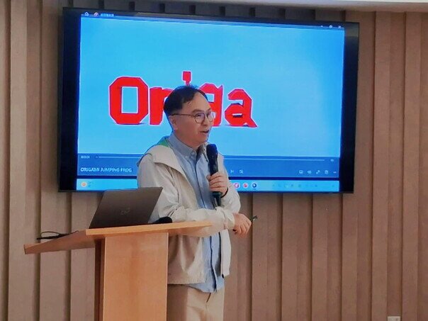 香港教育大学吕梓良博士于校内讲座中分享正向教育理念，透过互动教学引导学生建立积极心态。